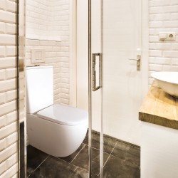 Pack Inodoro completo compacto con rimless y tapa en UF. Doble descarga